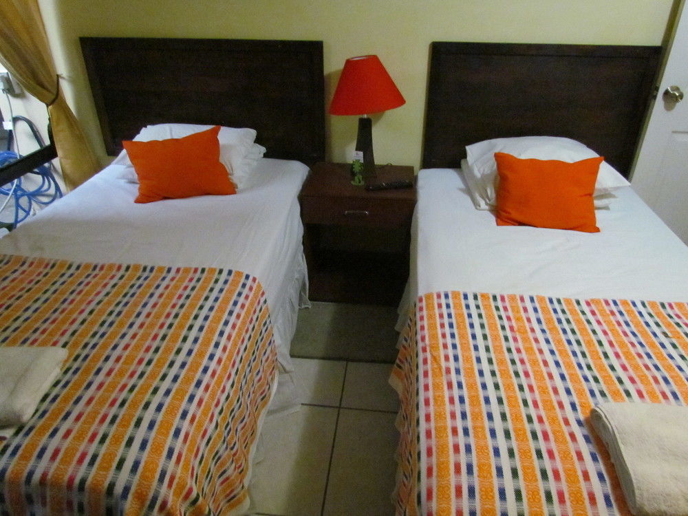 Hotel Antiguo Antiguo Cuscatlan Екстер'єр фото